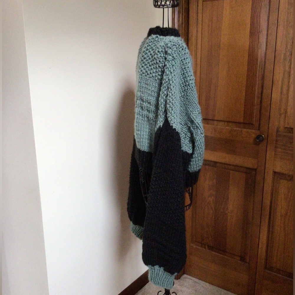 Handcrafted chunky sweater, Medium/Large - Picture 2 of 4